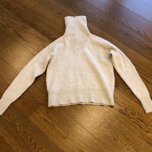 Bloomingdale’s cashmere gray sweater size small